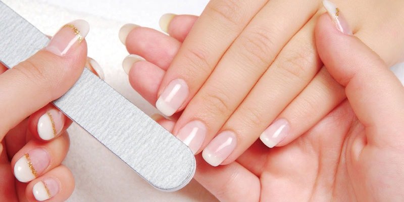 groom short nails