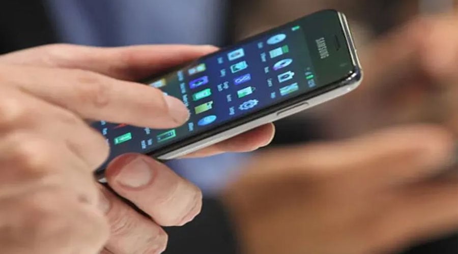 4 Top Things to Do with Your Old Phone Before Trading It